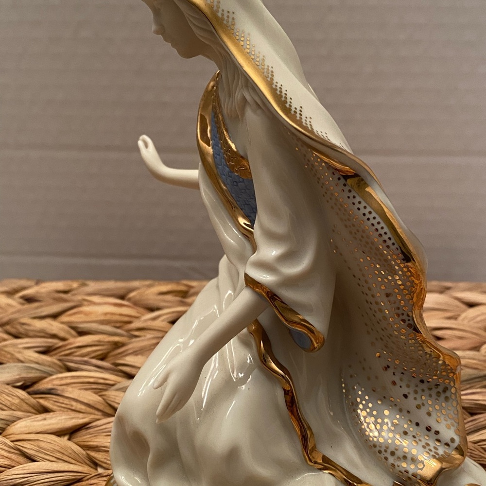 Lenox Mary First Blessing Nativity w/ Original Box and Styrofoam Case - Picture 3 of 12